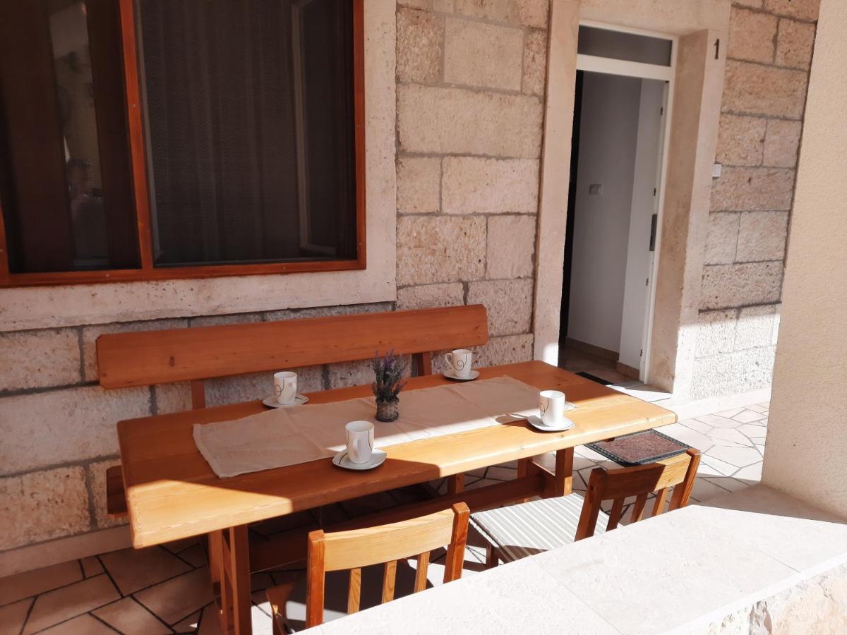 Apartments Villa Beba Комижа Екстер'єр фото