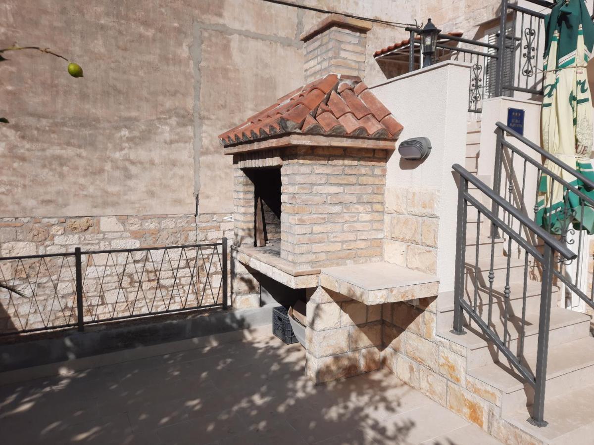 Apartments Villa Beba Комижа Екстер'єр фото
