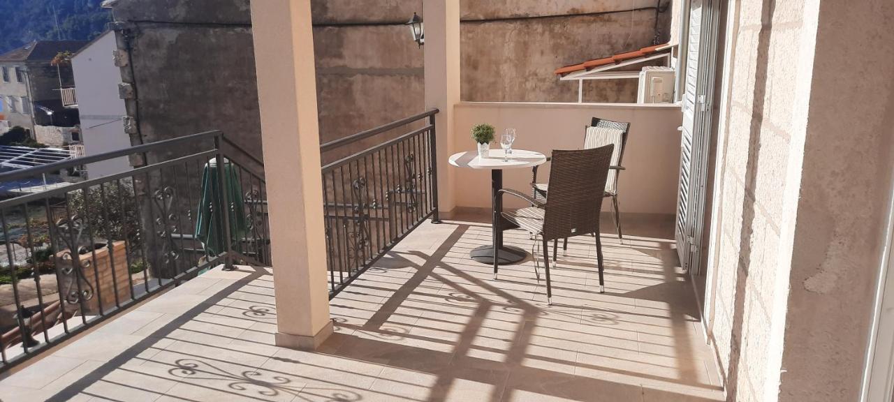 Apartments Villa Beba Комижа Екстер'єр фото