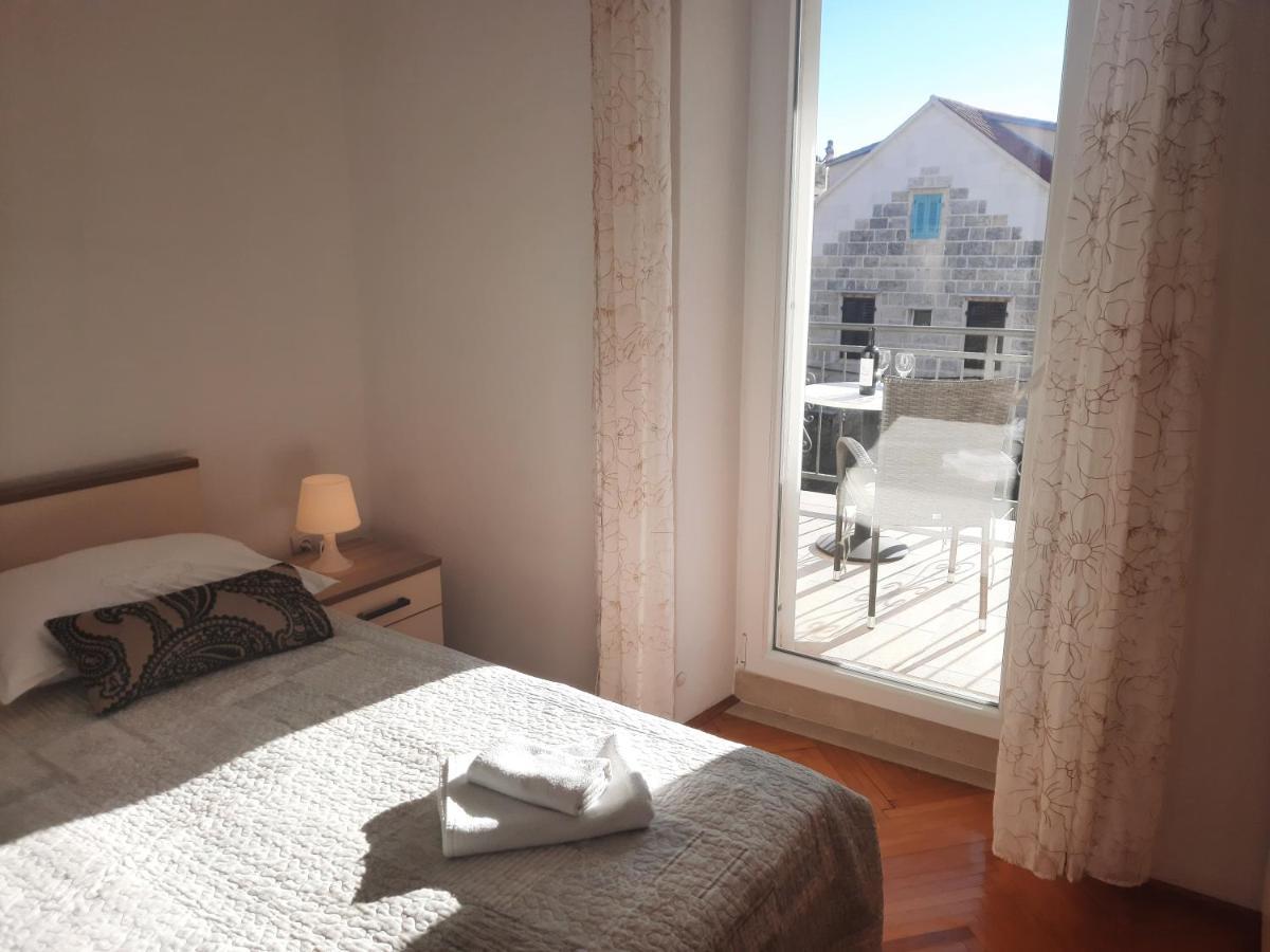 Apartments Villa Beba Комижа Екстер'єр фото