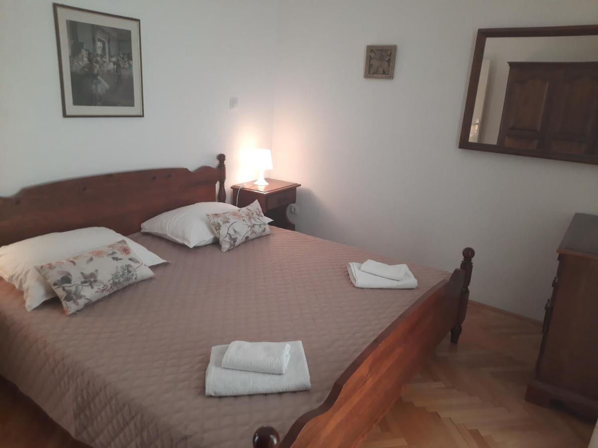 Apartments Villa Beba Комижа Екстер'єр фото