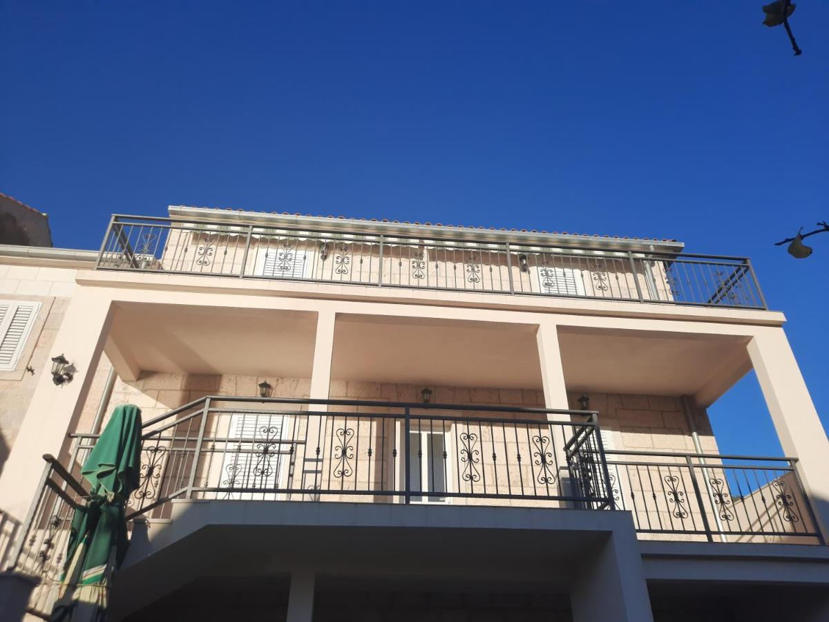 Apartments Villa Beba Комижа Екстер'єр фото