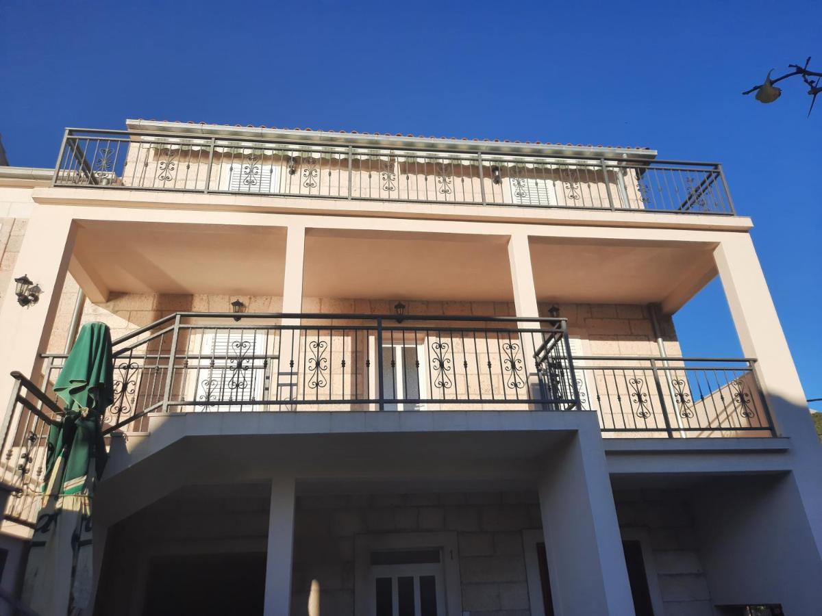 Apartments Villa Beba Комижа Екстер'єр фото