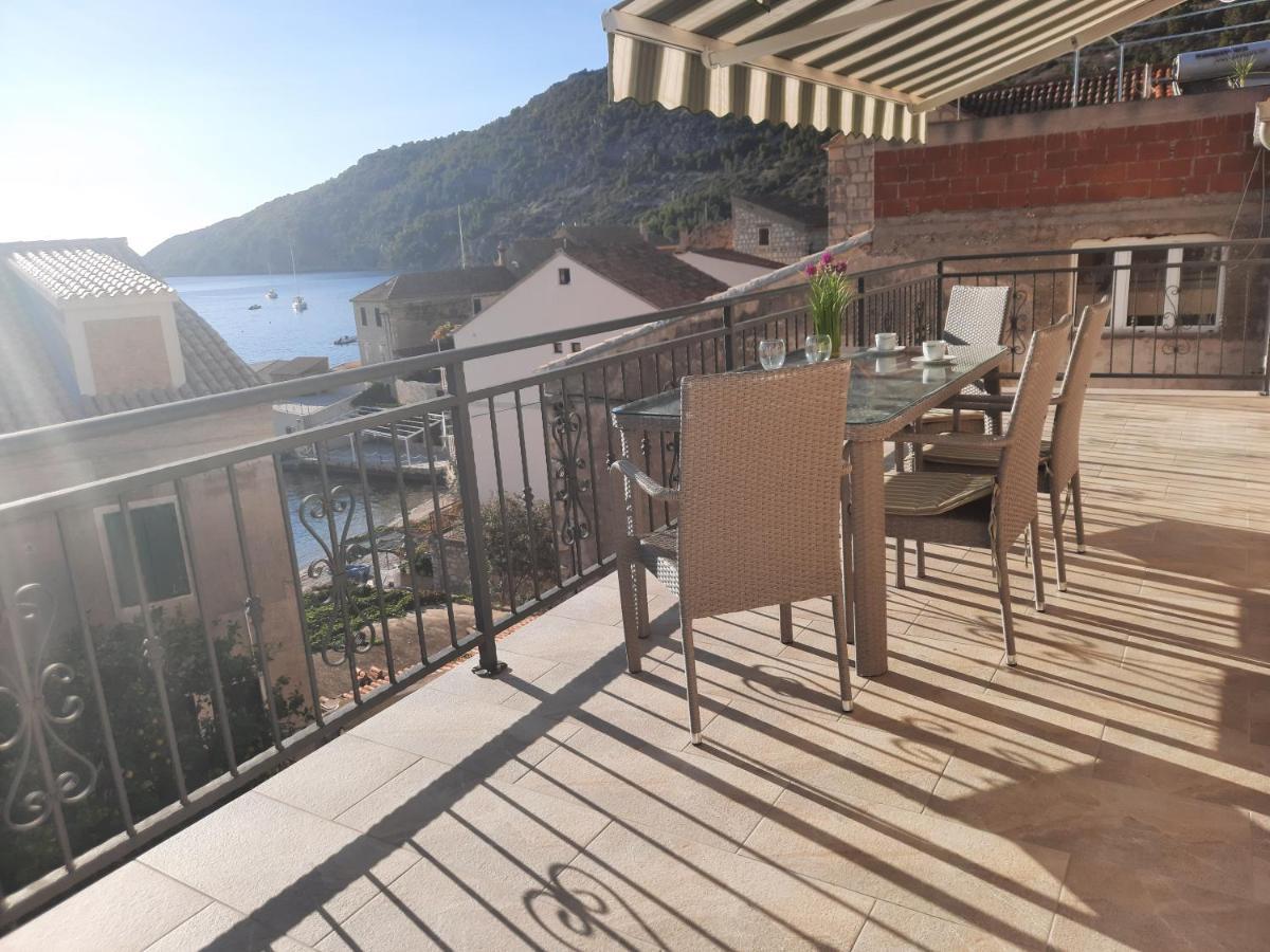 Apartments Villa Beba Комижа Екстер'єр фото