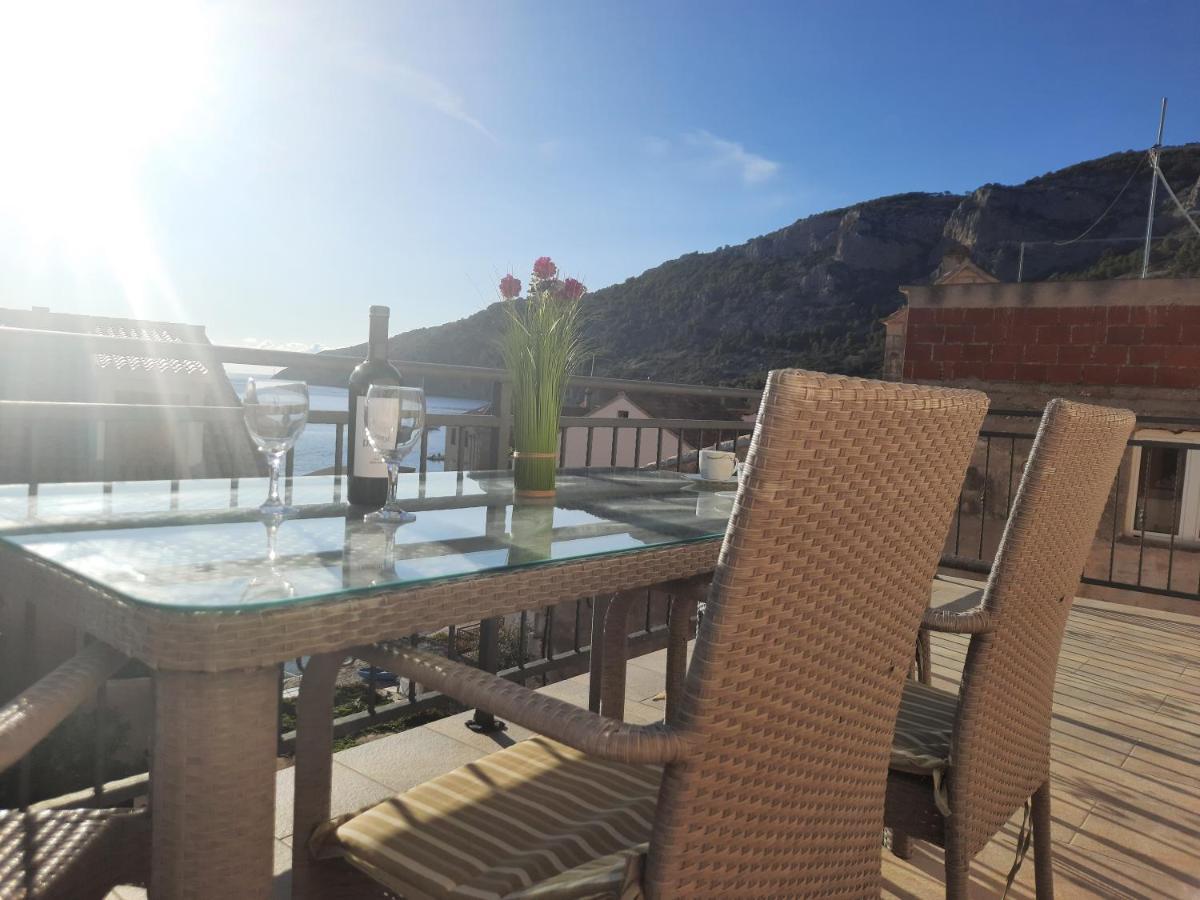 Apartments Villa Beba Комижа Екстер'єр фото