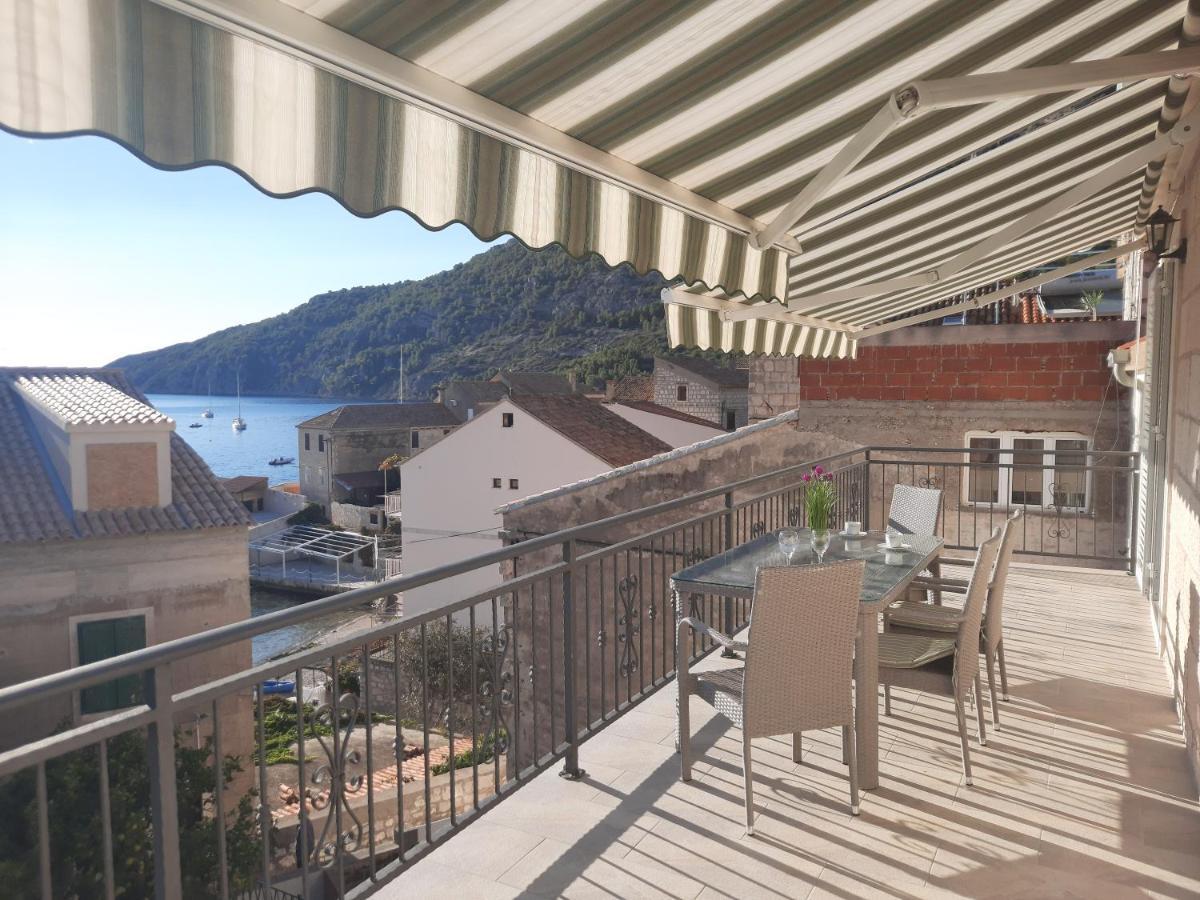 Apartments Villa Beba Комижа Екстер'єр фото