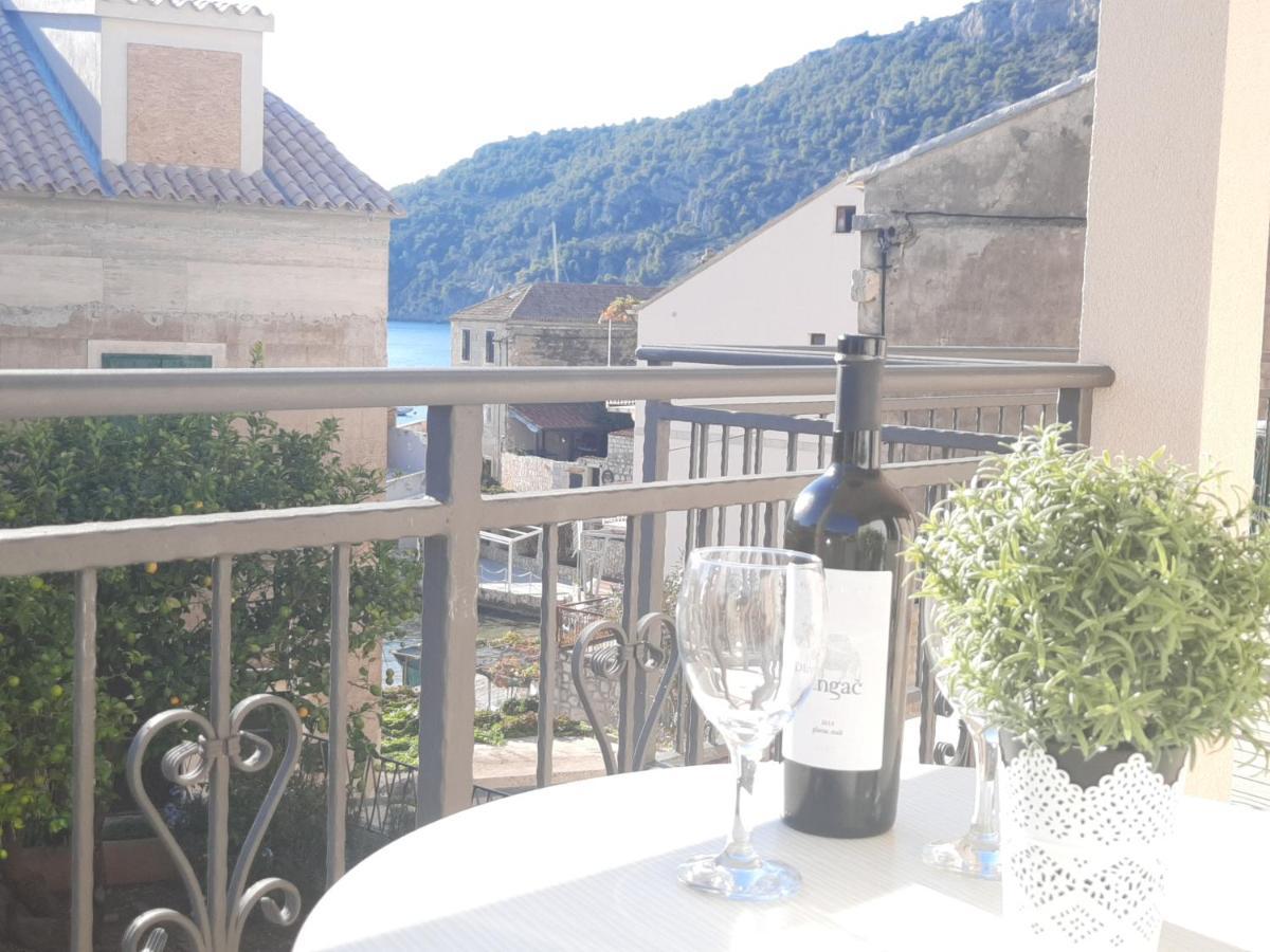 Apartments Villa Beba Комижа Екстер'єр фото