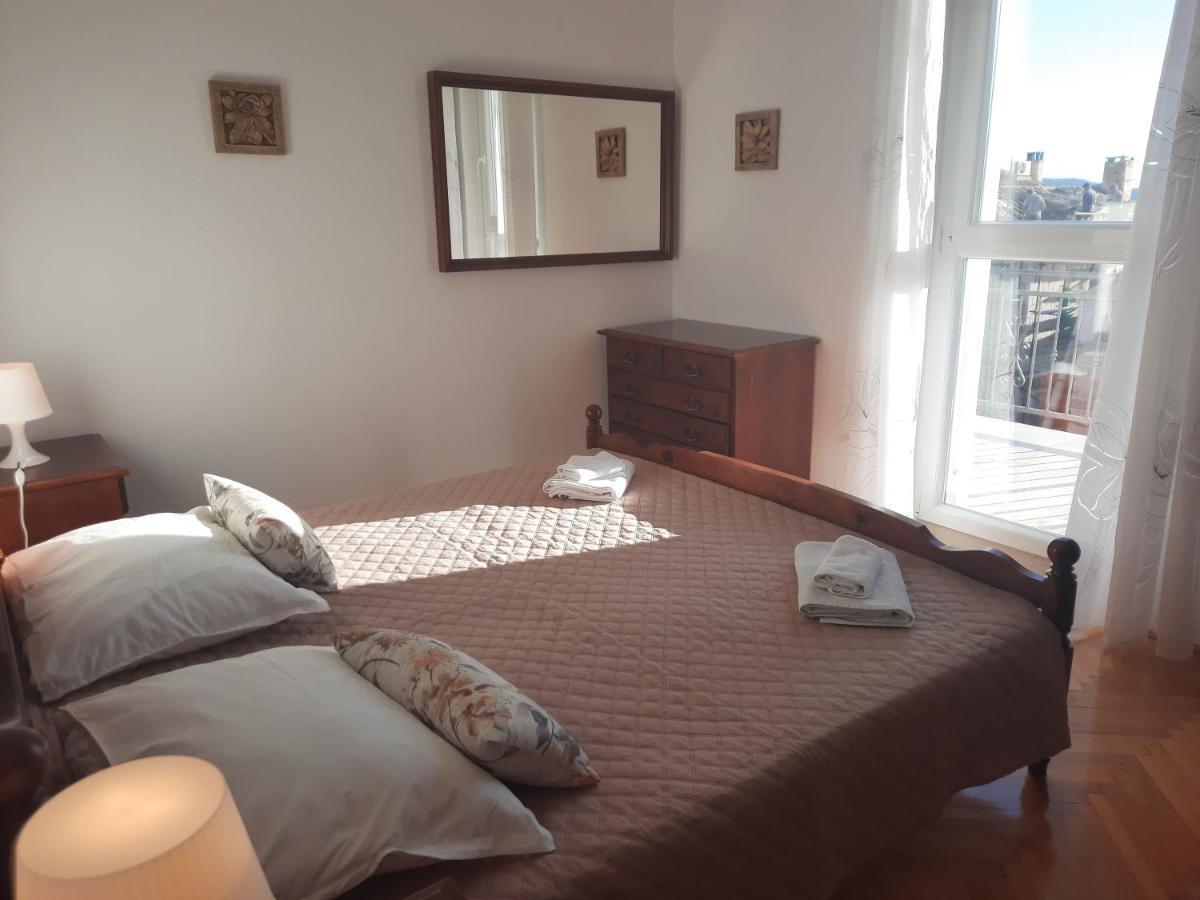 Apartments Villa Beba Комижа Екстер'єр фото